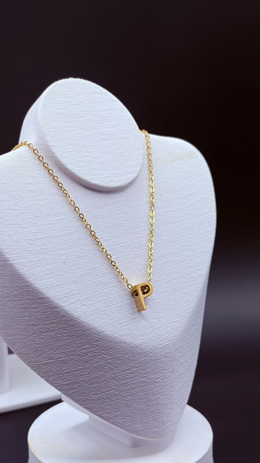COLAR LETRA INOX DOURADO
