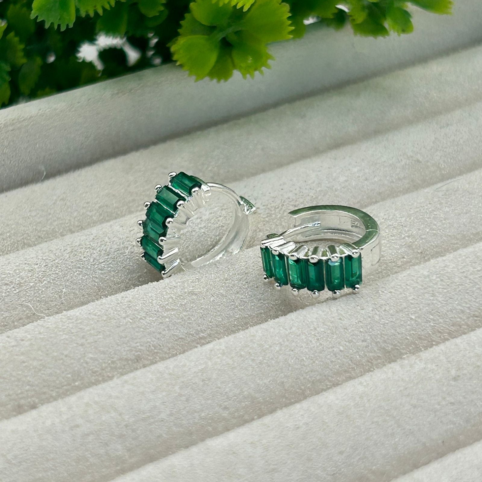 BRINCO ARGOLA COM PEDRA VERDE G