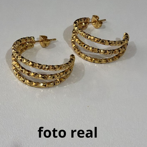 BRINCO 3 AROS TRABALHADOS TARRAXA INOX DOURADO