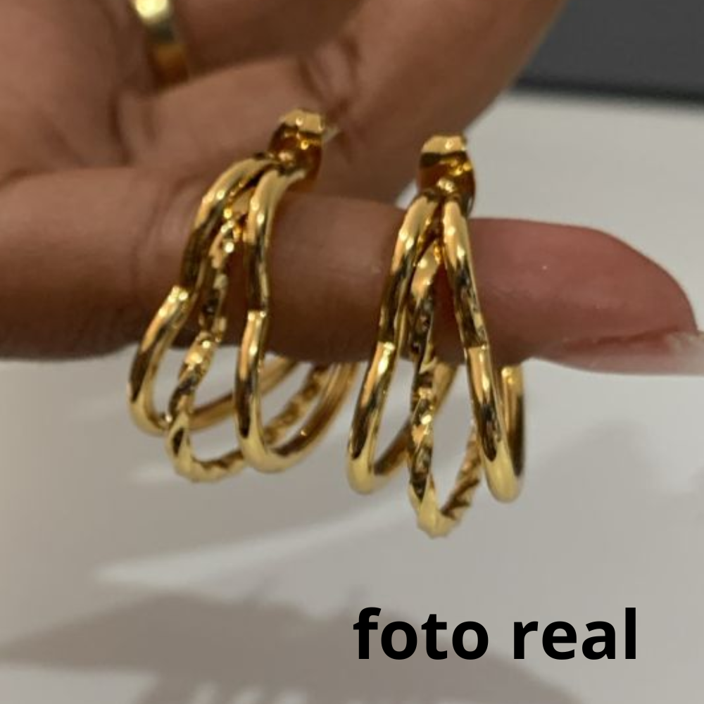 BRINCO ARGOLA TRIPLA CORAÇÃO E TORCIDA INOX DOURADO