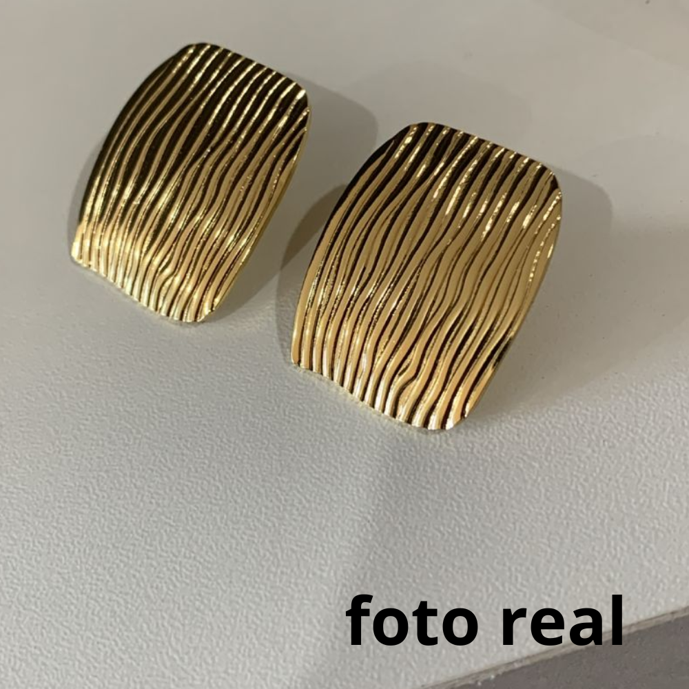 BRINCO RETRO QUADRADO INOX DOURADO