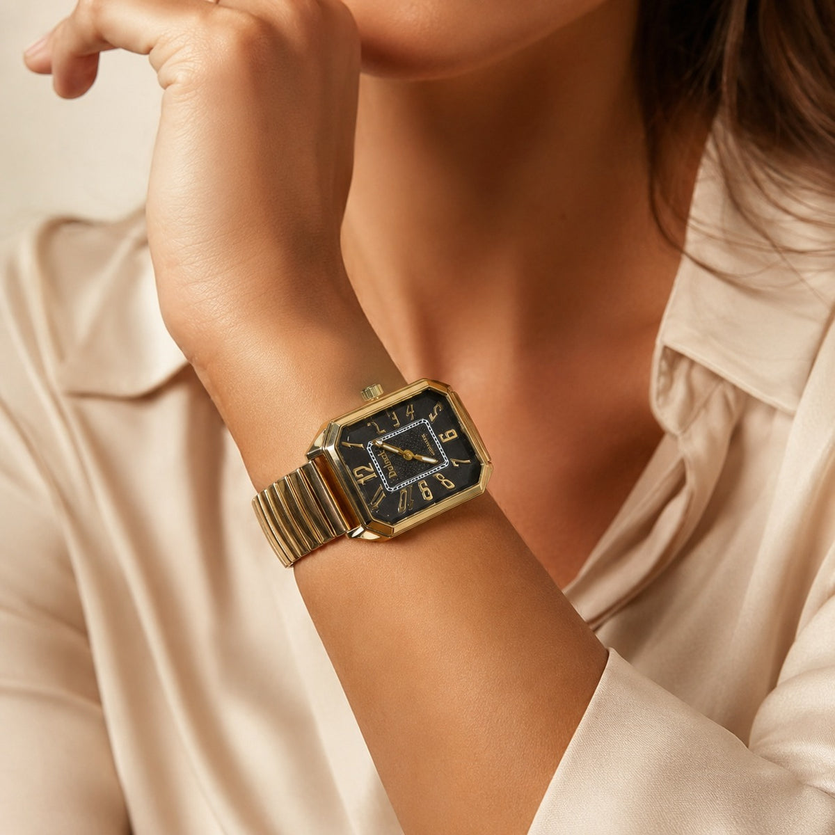 Relógio Feminino Dourado/Preto Retangular