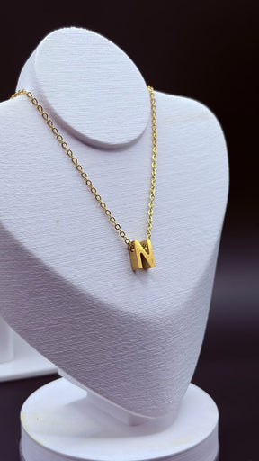 COLAR LETRA INOX DOURADO