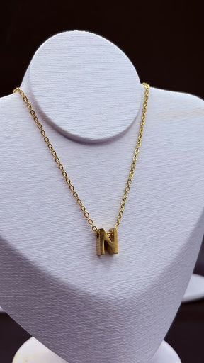 COLAR LETRA INOX DOURADO