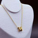 COLAR LETRA INOX DOURADO