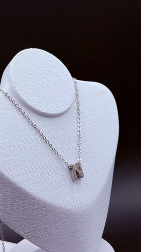 COLAR LETRA INOX PRATA