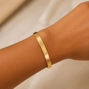 PULSEIRA INOX DOURADA TREVO DELICADO