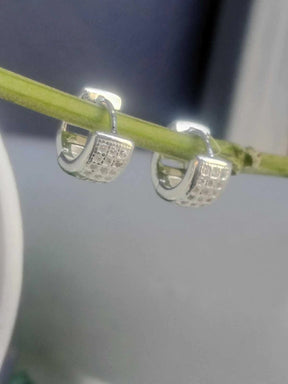 BRINCO ARGOLA REDONDA TRIPLA CRAVEJAÇÃO P