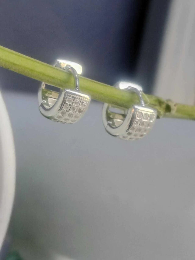 BRINCO ARGOLA REDONDA TRIPLA CRAVEJAÇÃO P